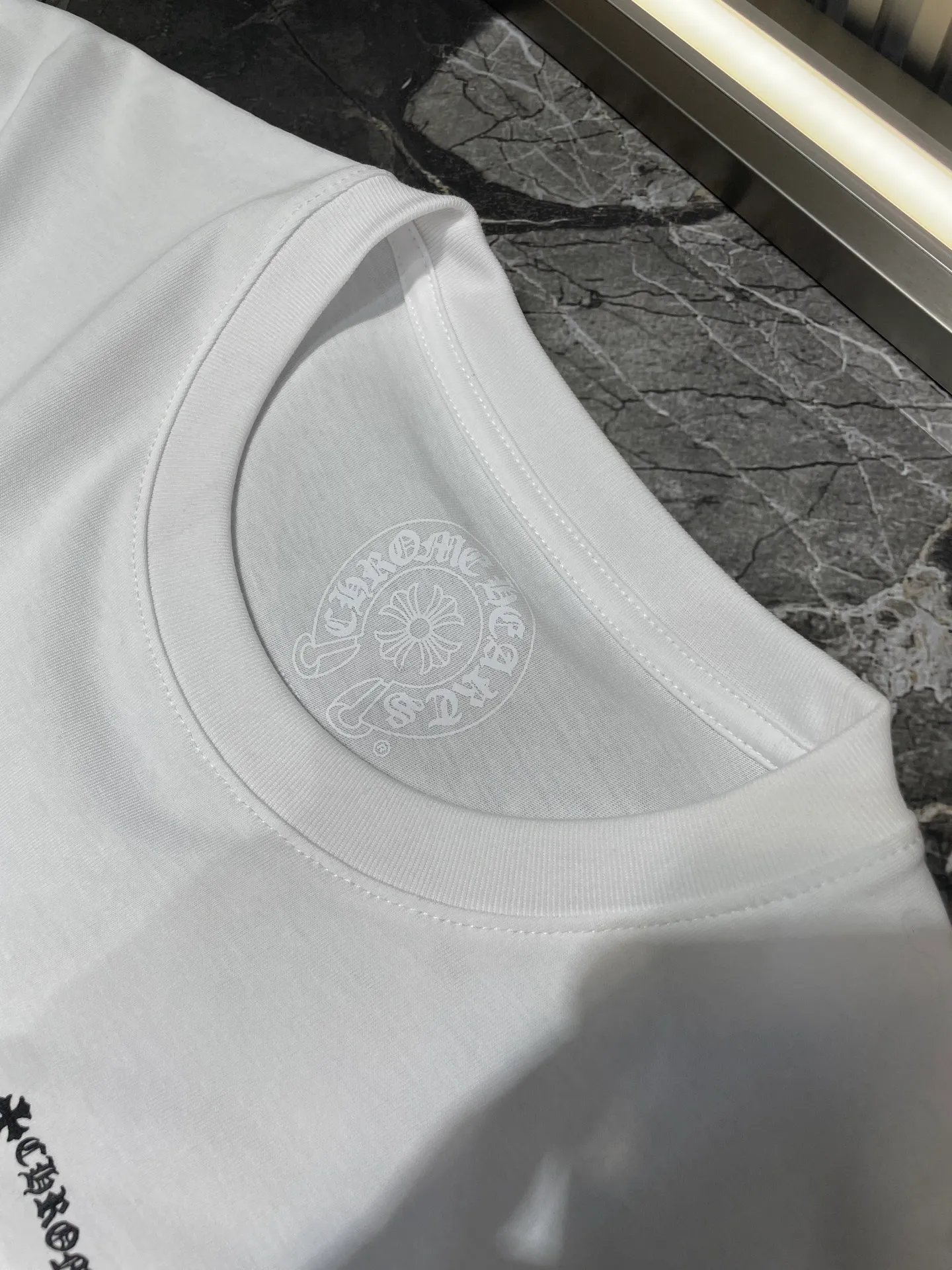 🅿️280 CH🌟【Top original order】Gypsophila cross short sleeves. Process description: The fabric is made of 26-woven 200g cotton, and the printing is made of special imported slurry. The overall alignment is straight and delicate, the fabric is comfortable and soft, and the color is consistent without color difference. It can be matched with the same style to create a fashionable look, control various occasions, customized accessories, complete three standards, the same style for men and women! ⚠️size:sml